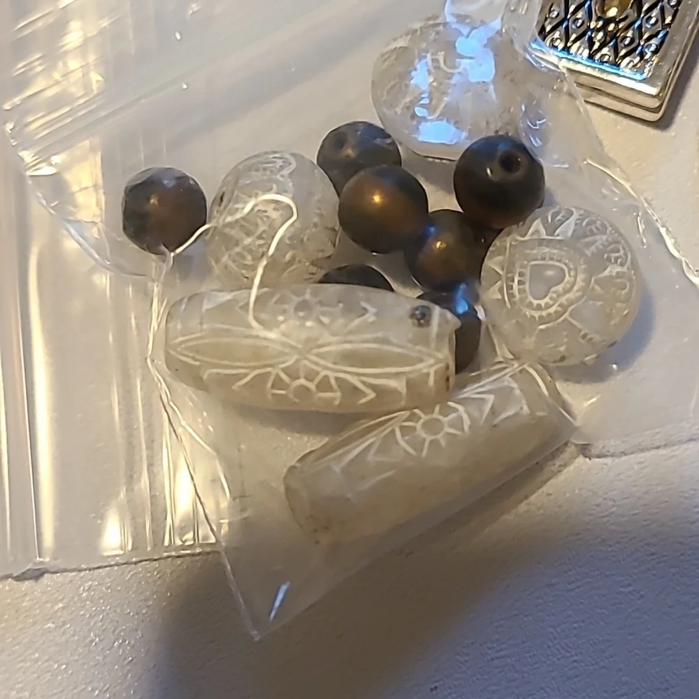 Jewlery and Craft Beads Bundle, Beads, and Necklaces - Picture 13 of 16